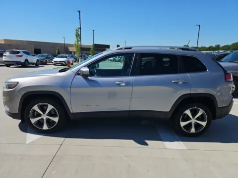 Silver 2019 Jeep Cherokee Limited for sale in Wentzville, MO