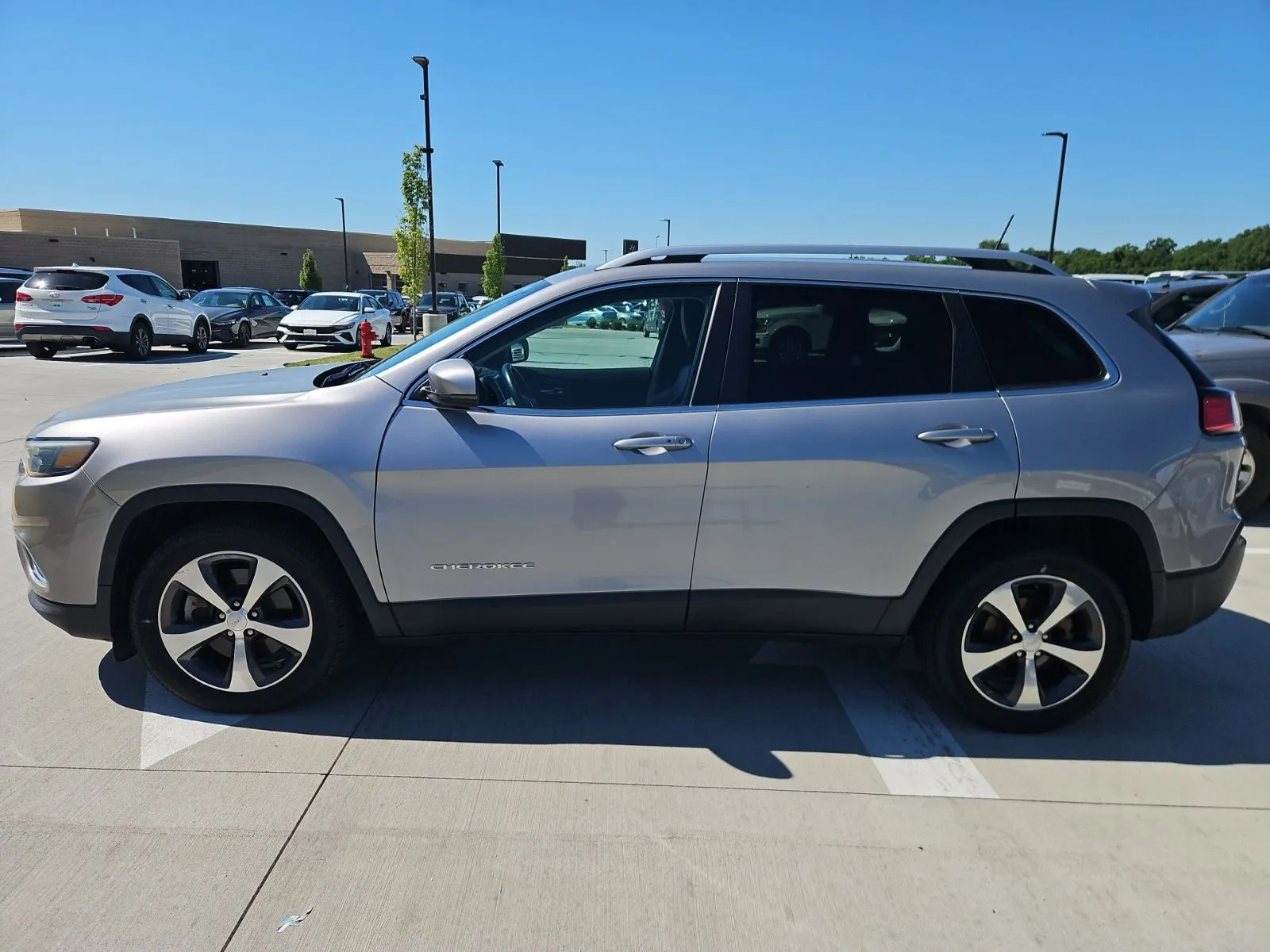 Silver 2019 Jeep Cherokee Limited for sale in Wentzville, MO