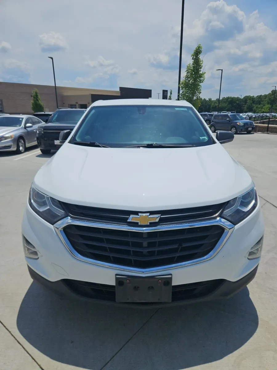 White 2018 Chevrolet Equinox LS for sale in Wentzville, MO