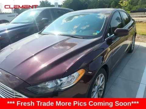 Red 2017 Ford Fusion SE for sale in Wentzville, MO