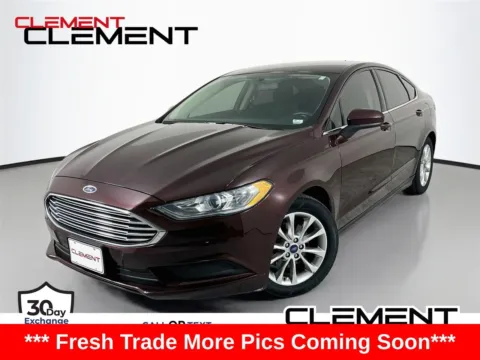 Red 2017 Ford Fusion SE for sale in Wentzville, MO