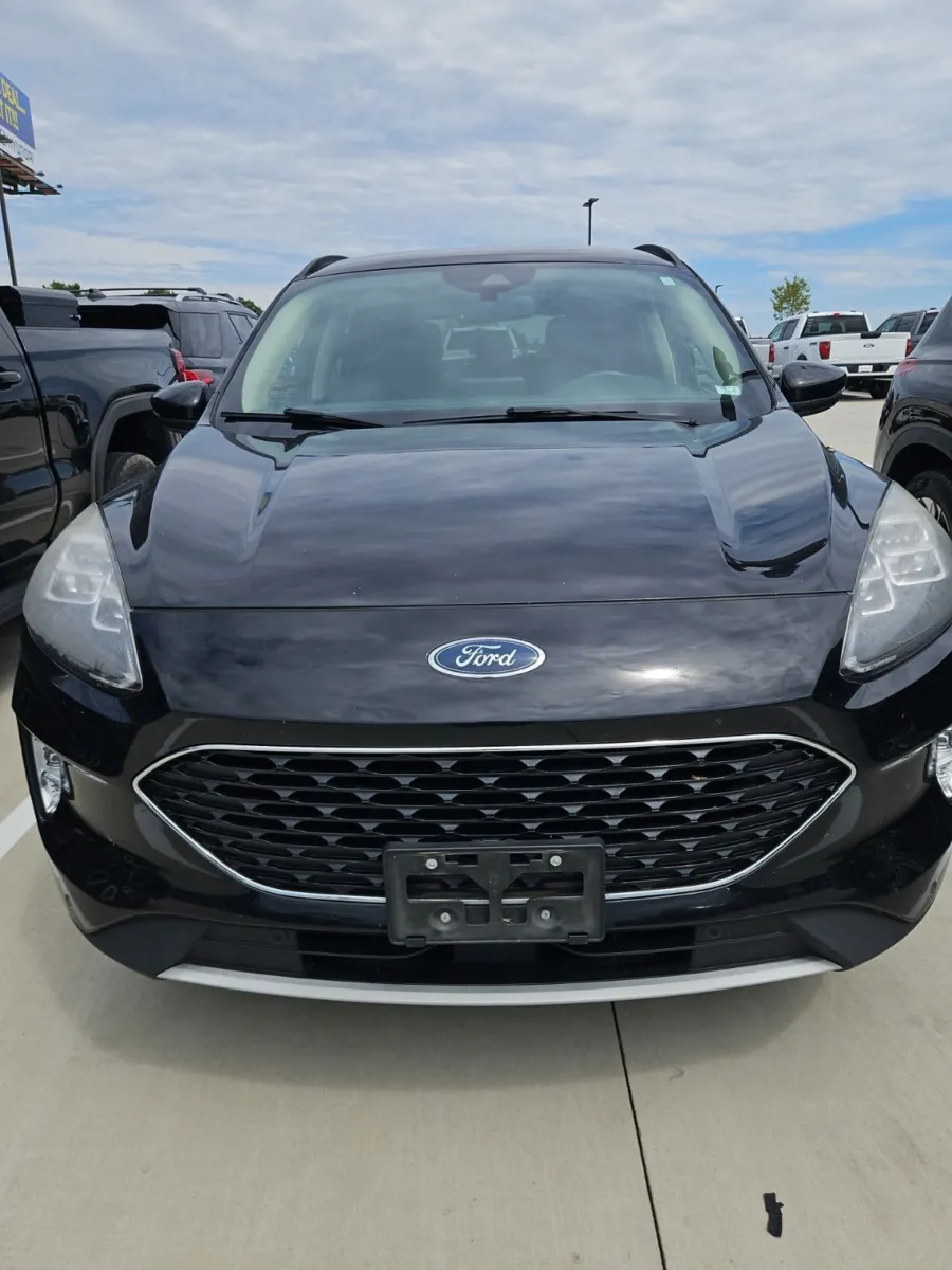 Black 2020 Ford Escape Titanium for sale in Wentzville, MO