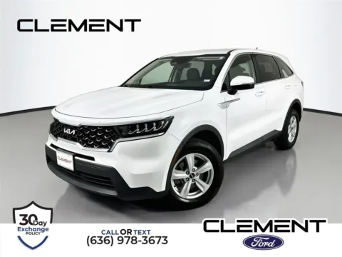 White 2022 Kia Sorento LX for sale in Wentzville, MO
