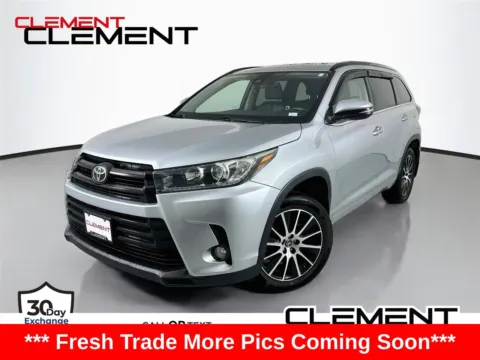 Silver 2017 Toyota Highlander SE for sale in Wentzville, MO