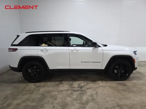More photos of 2023 Jeep Grand Cherokee Altitude X at Clement Ford, MO