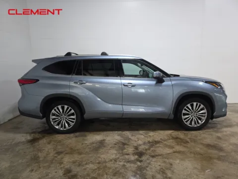 More photos of 2023 Toyota Highlander Platinum at Clement Ford, MO