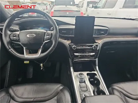 More photos of 2022 Ford Explorer Platinum at Clement Ford, MO