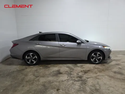 More photos of 2023 Hyundai Elantra Limited at Clement Ford, MO
