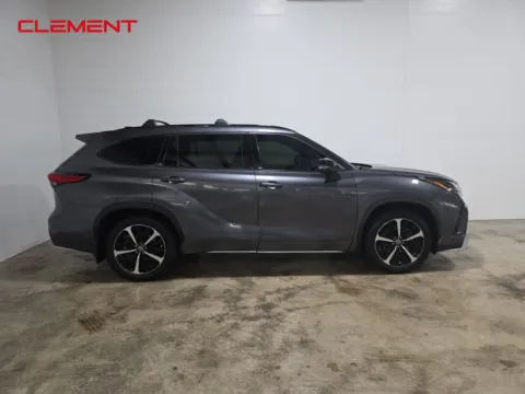 More photos of 2022 Toyota Highlander XSE at Clement Ford, MO