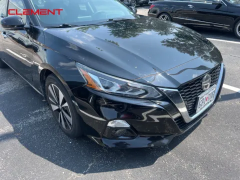 Black 2019 Nissan Altima 2.5 SV for sale in O'Fallon, MO