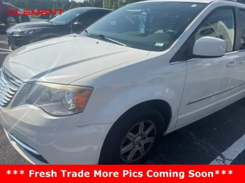 White 2012 Chrysler Town & Country Touring for sale in O'Fallon, MO