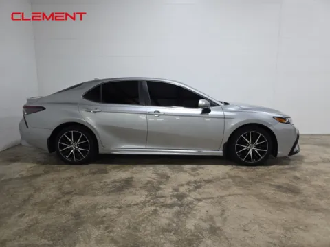 More photos of 2021 Toyota Camry SE at Clement Ford, MO
