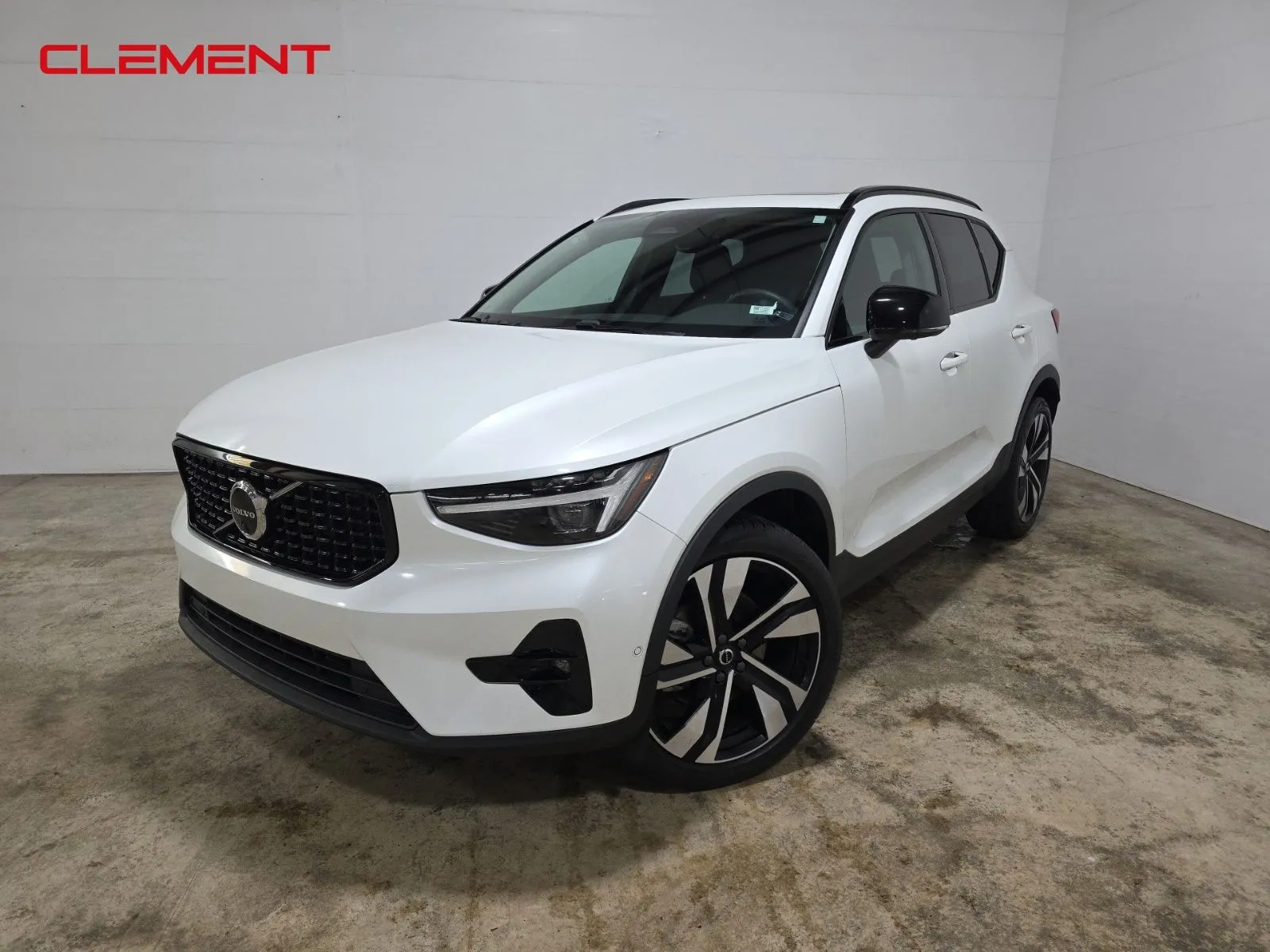 White 2023 Volvo XC40 Ultimate for sale in Wentzville, MO