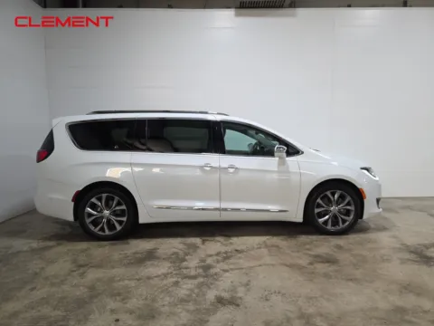 More photos of 2019 Chrysler Pacifica Limited at Clement Ford, MO