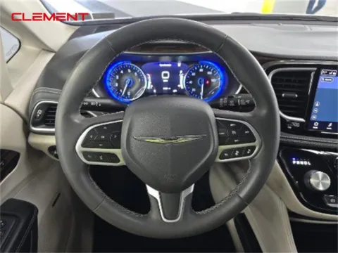 More photos of 2022 Chrysler Pacifica Limited at Clement Ford, MO