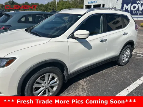 White 2015 Nissan Rogue SV for sale in O'Fallon, MO