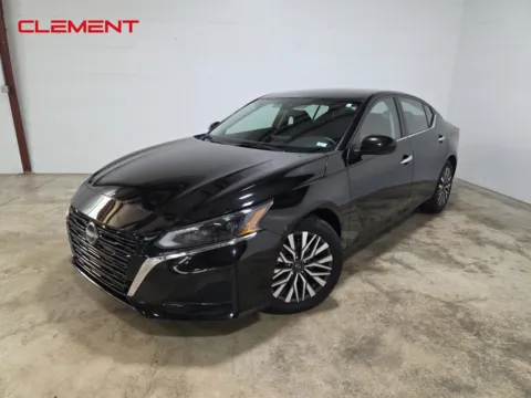 Black 2023 Nissan Altima 2.5 SV for sale in O'Fallon, MO