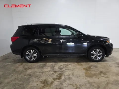 More photos of 2018 Nissan Pathfinder SV at Clement Ford, MO