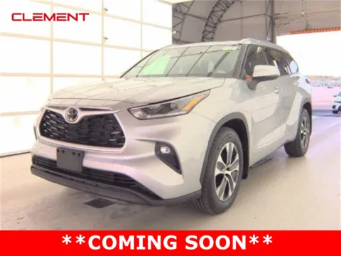 Silver 2021 Toyota Highlander XLE for sale in O'Fallon, MO