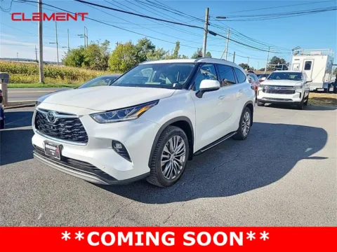 White 2022 Toyota Highlander Platinum for sale in O'Fallon, MO