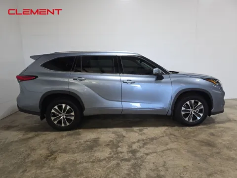 More photos of 2020 Toyota Highlander XLE at Clement Ford, MO