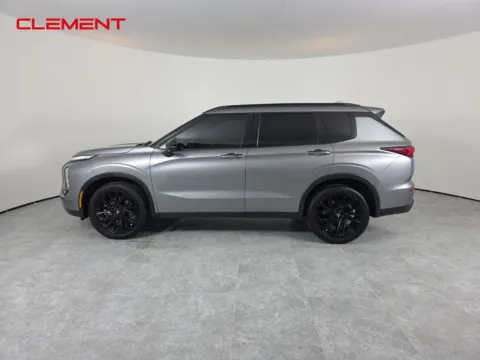 More photos of 2023 Mitsubishi Outlander at Clement Ford, MO