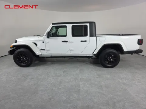 More photos of 2022 Jeep Gladiator Altitude at Clement Ford, MO
