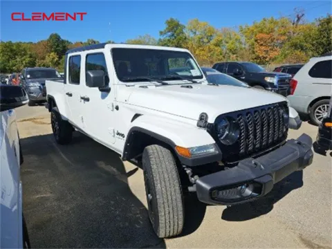 Photos of 2022 Jeep Gladiator Altitude for sale in O'Fallon, MO at Clement Ford