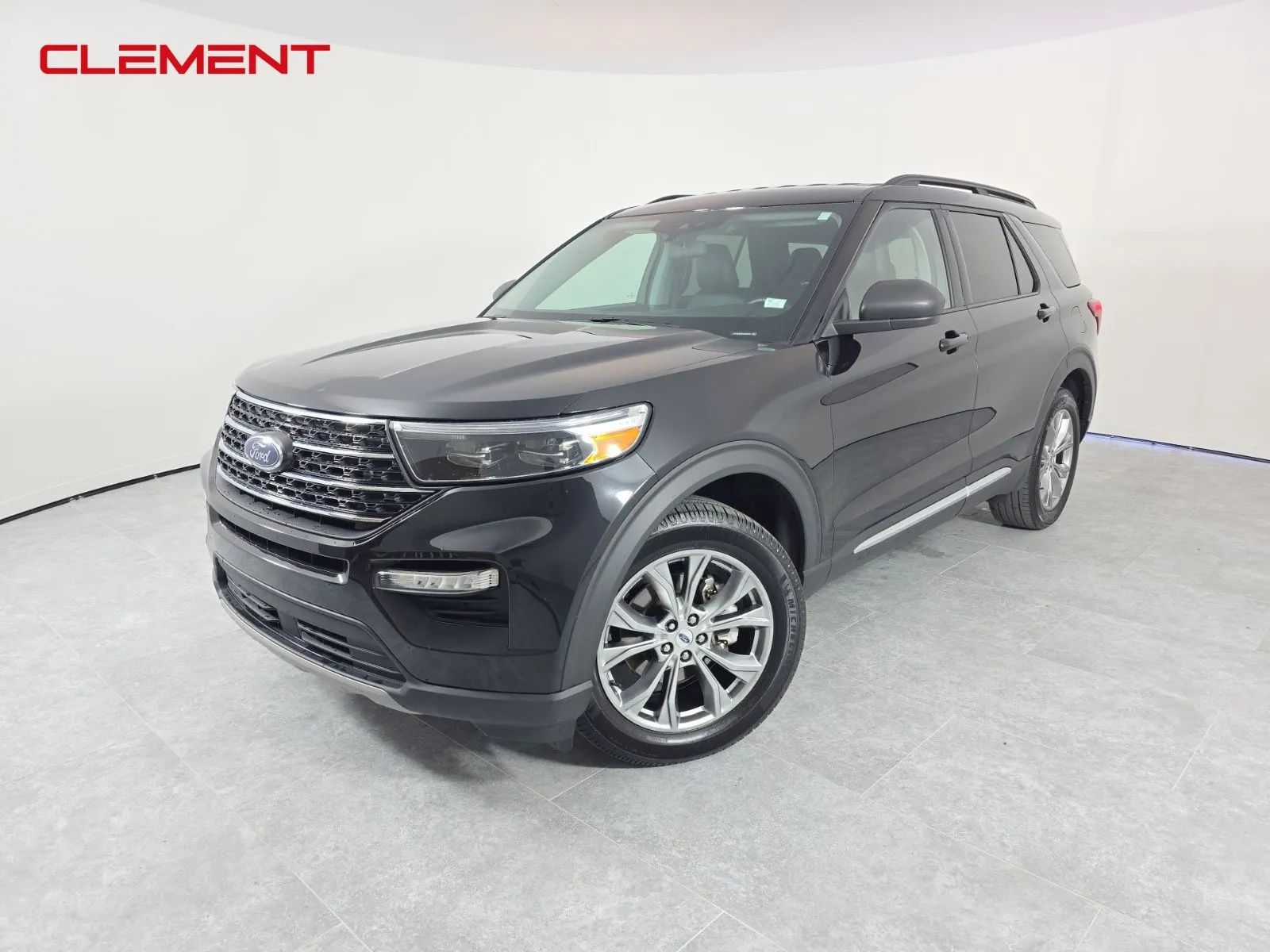 Black 2022 Ford Explorer XLT for sale in Wentzville, MO