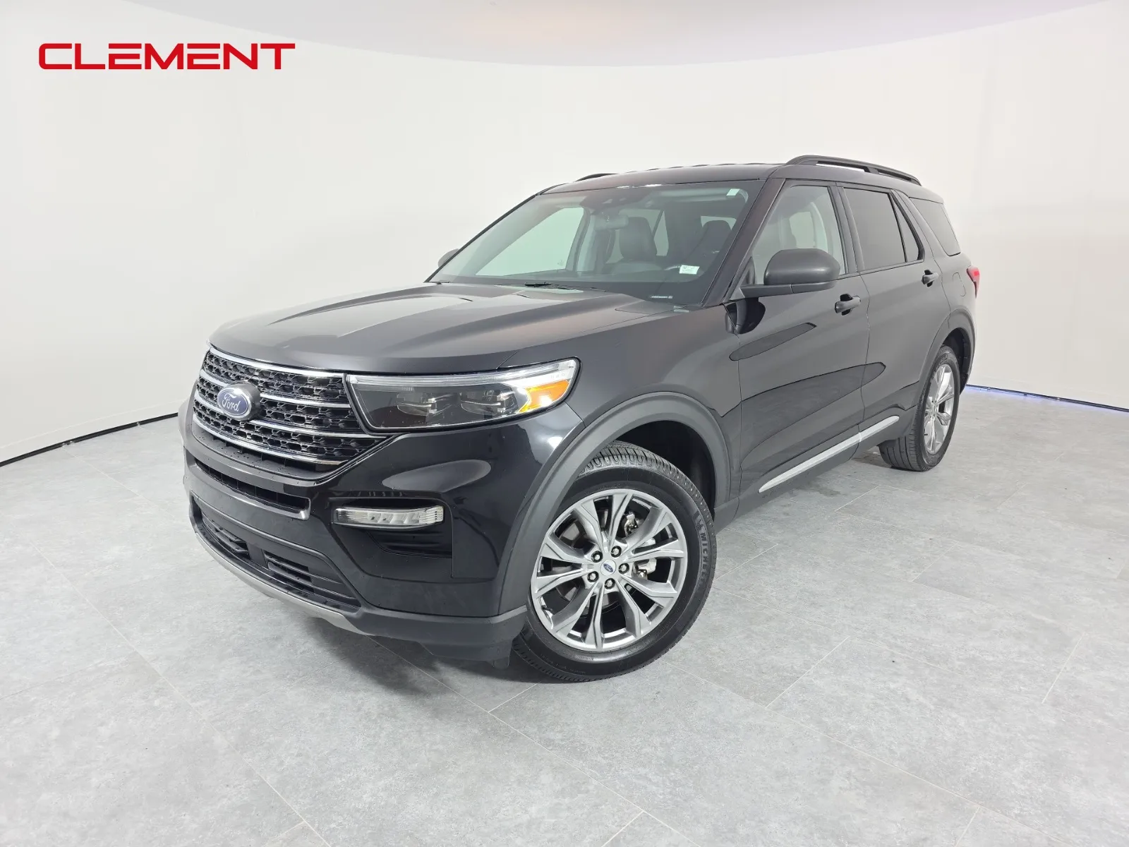 Black 2022 Ford Explorer XLT for sale in Wentzville, MO