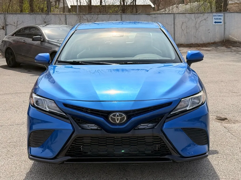 2020 Toyota Camry SE - Photo 13