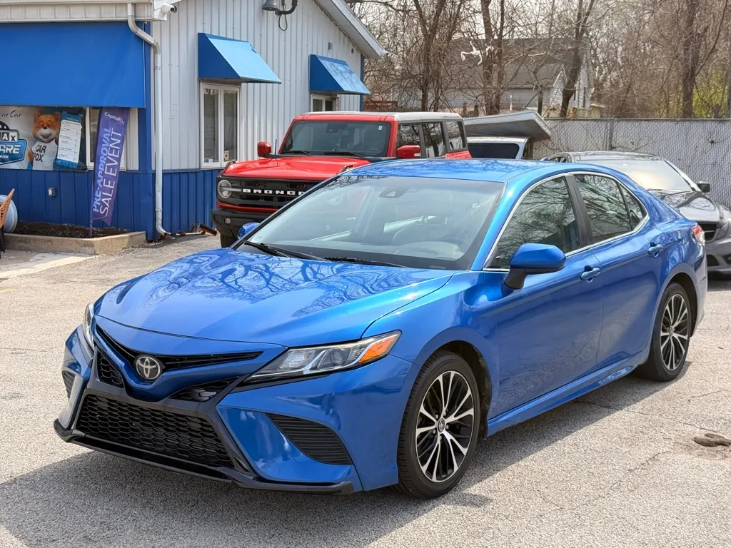 2020 Toyota Camry SE - Photo 11