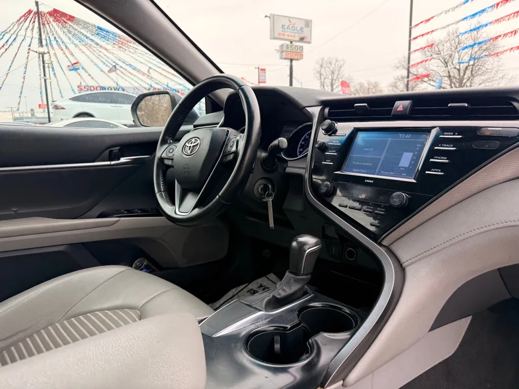 2020 Toyota Camry SE - Photo 20