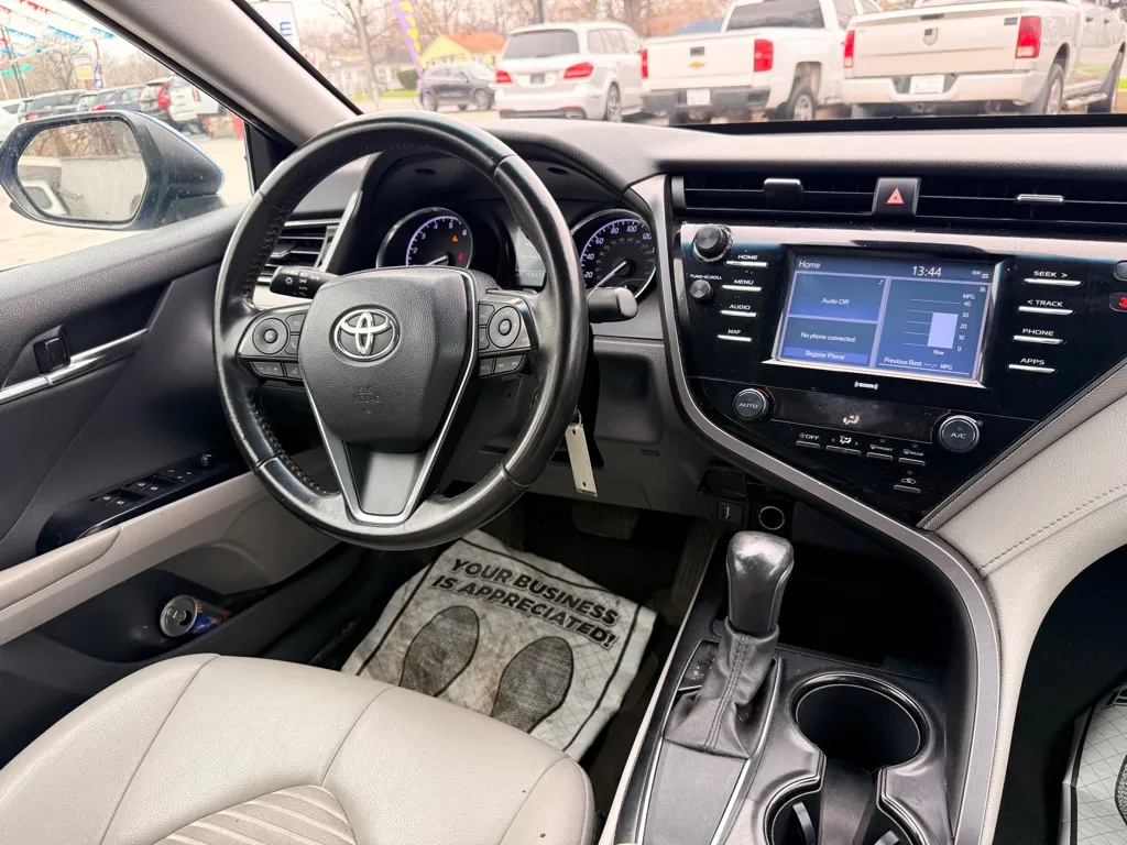 2020 Toyota Camry SE - Photo 25