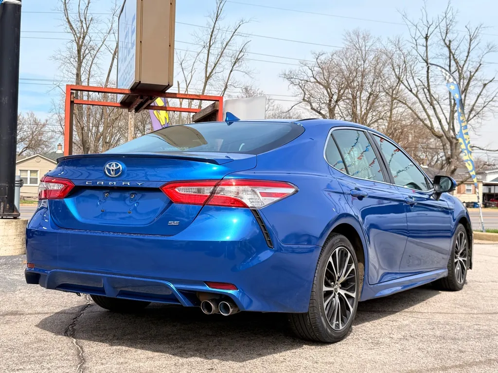 2020 Toyota Camry SE - Photo 7