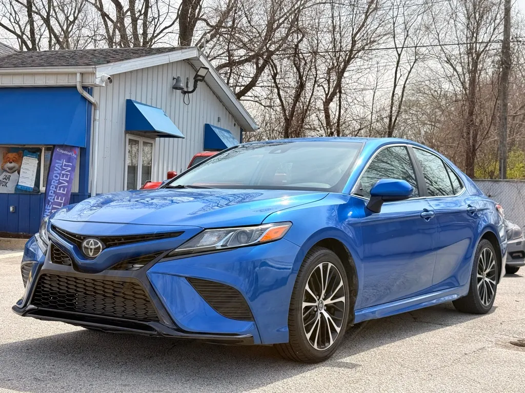 2020 Toyota Camry SE - Photo 12
