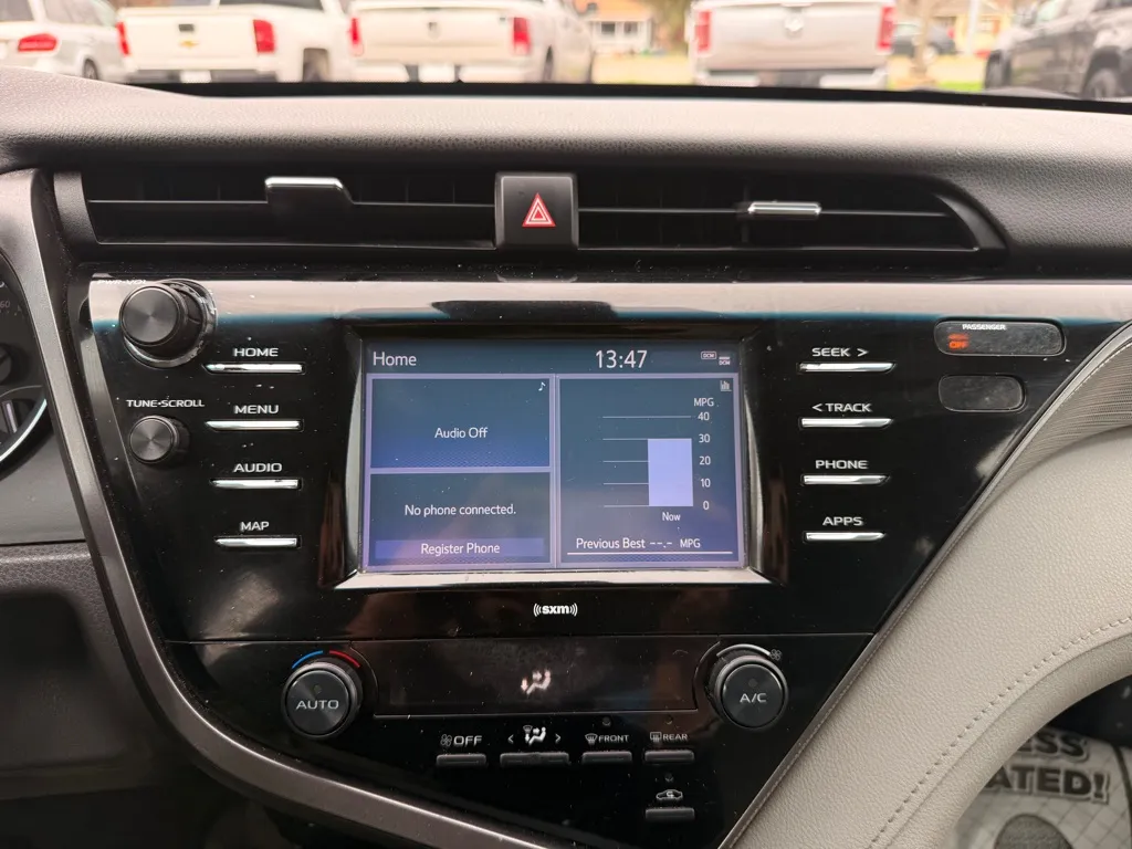 2020 Toyota Camry SE - Photo 30