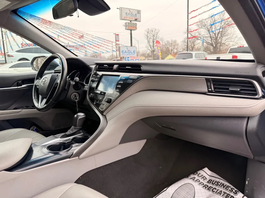 2020 Toyota Camry SE - Photo 19