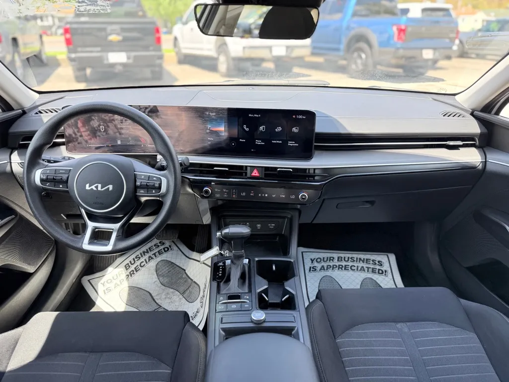 2025 Kia K5 LXS - Photo 21