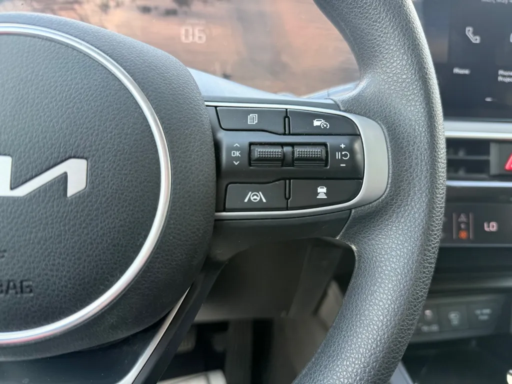 2025 Kia K5 LXS - Photo 28
