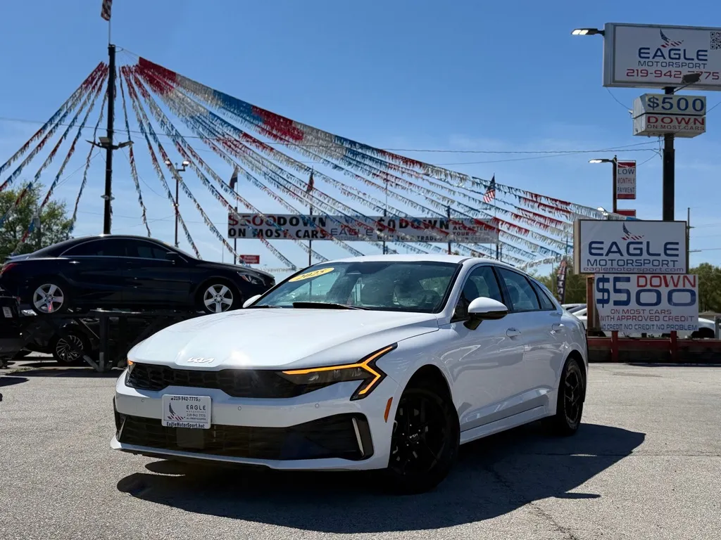 2025 Kia K5 LXS - Photo 9