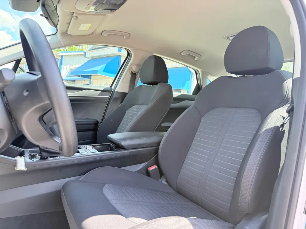 2025 Kia K5 LXS - Photo 15