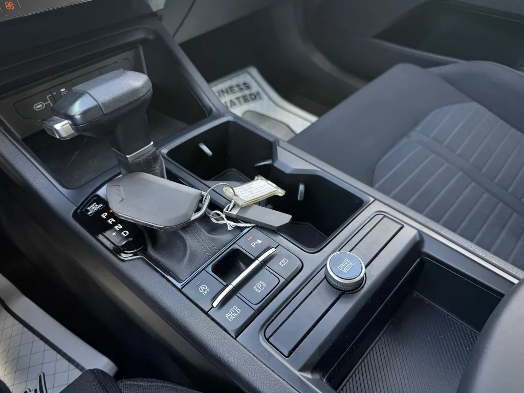 2025 Kia K5 LXS - Photo 32