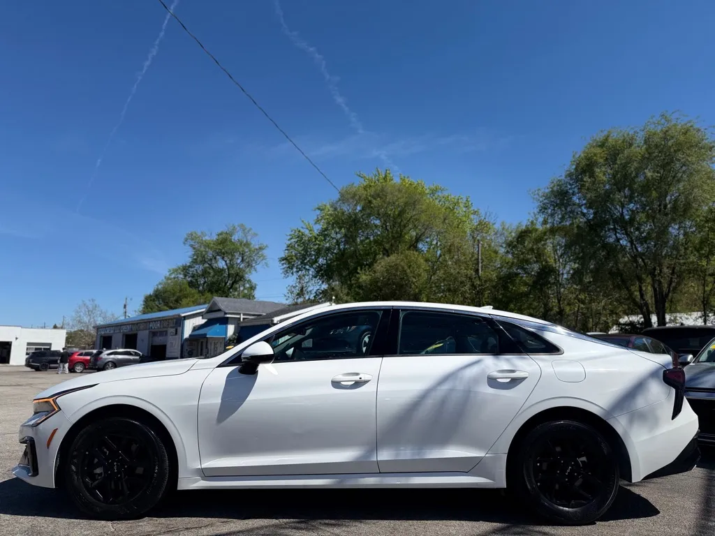 2025 Kia K5 LXS - Photo 8