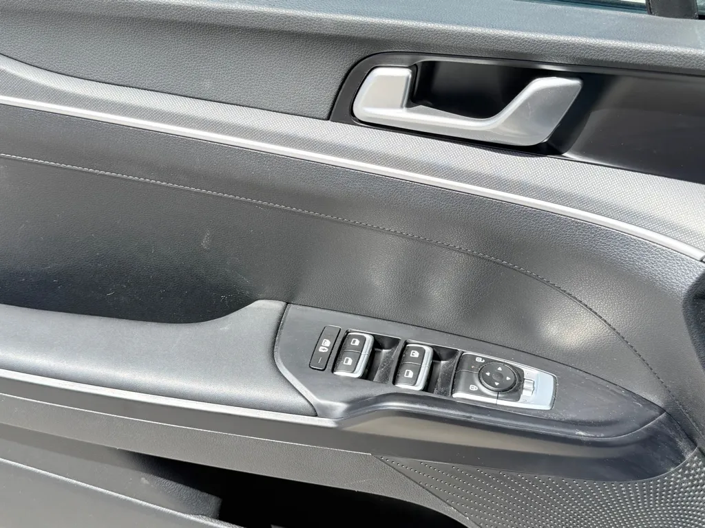2025 Kia K5 LXS - Photo 13