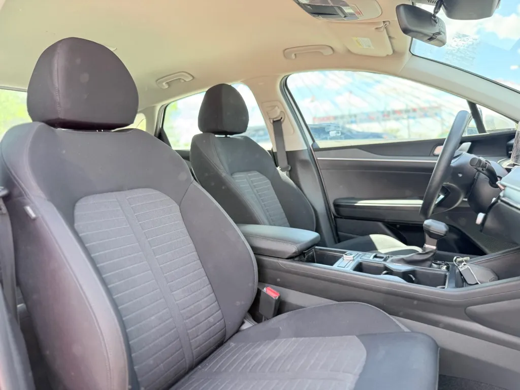 2025 Kia K5 LXS - Photo 20