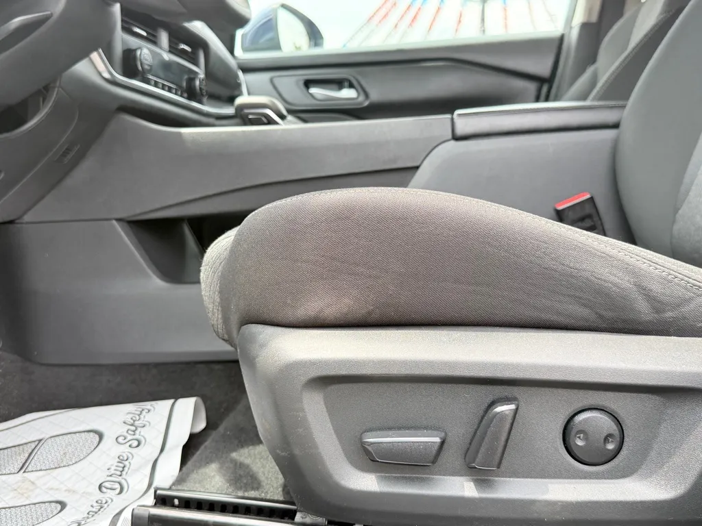 2024 Nissan Rogue SV - Photo 16
