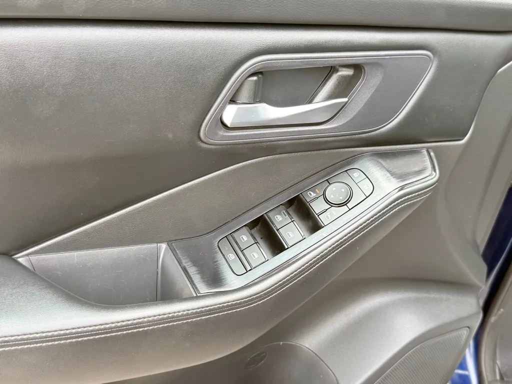2024 Nissan Rogue SV - Photo 14