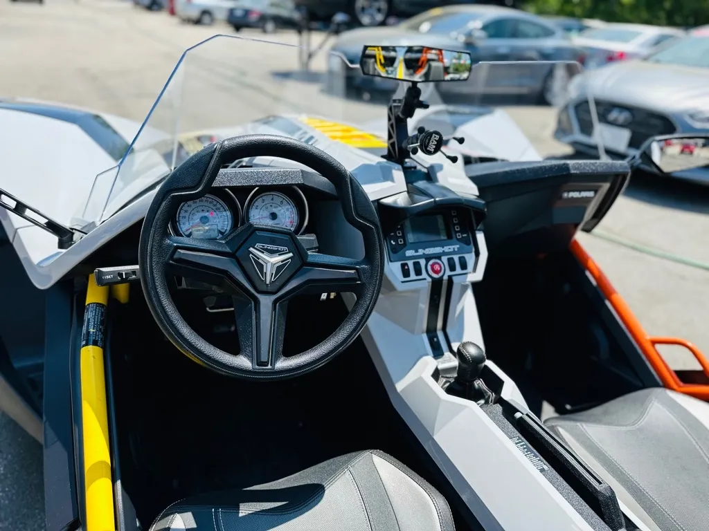 2017 Slingshot Slingshot Open Cab photo 16