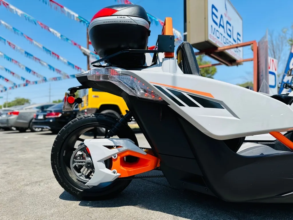 2017 Slingshot Slingshot Open Cab photo 19